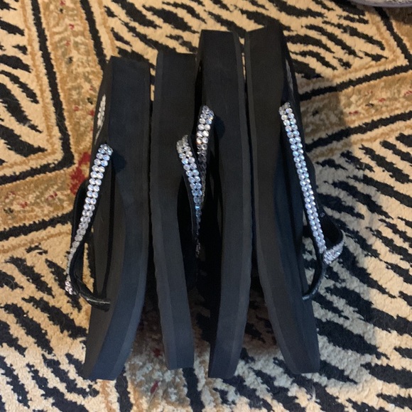 YELLOW BOX BLACK Mellow Mat BEADED Sandals - Picture 3 of 6